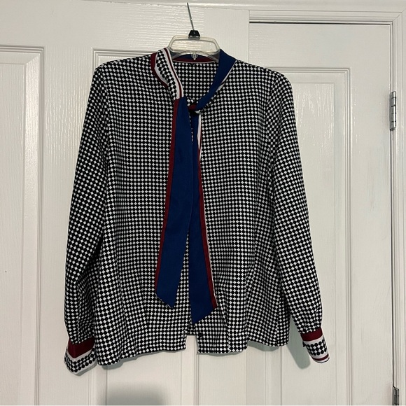 Long sleeve collared Neck tie button down Blouse fitted bottom size Large - Picture 4 of 8